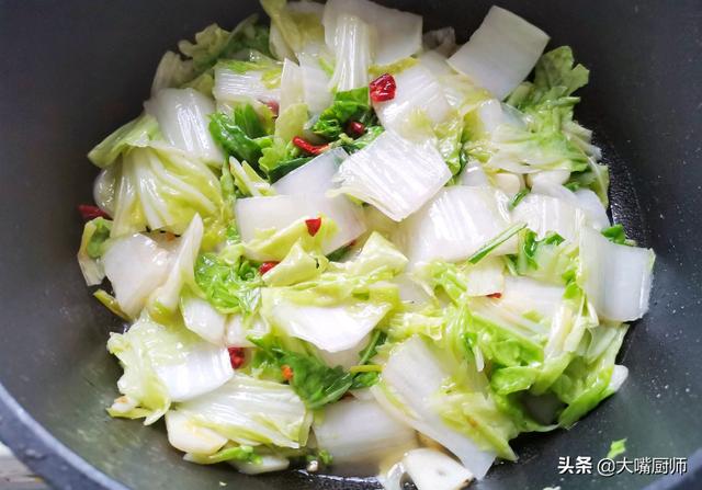 做素炒白菜的教程（簡單的炒白菜如何炒出）7