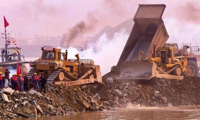 三峽大壩建造用了多少年（投資2500億的三峽大壩建成16年了）7
