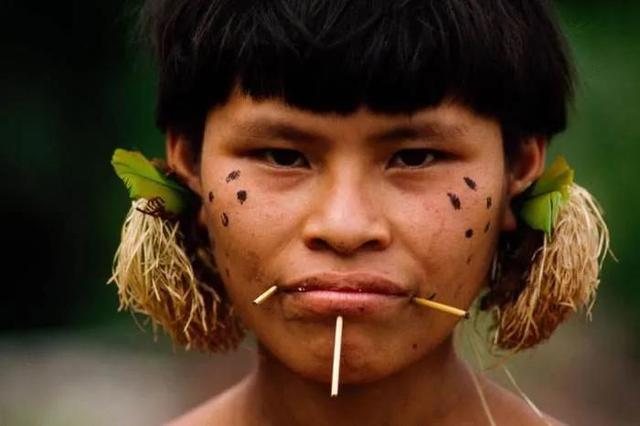 亞馬遜雨林中原始人（至今飲血茹毛的亞馬遜原始人）7