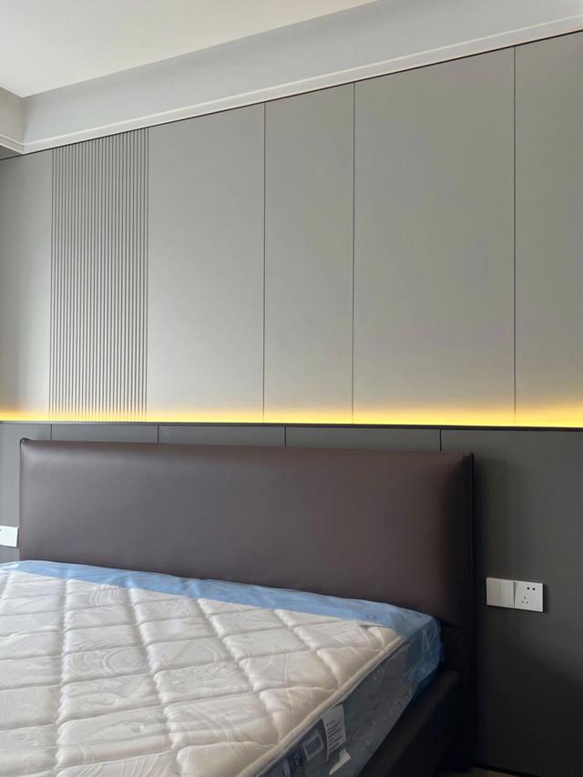 主卧室床頭背景牆簡單設計（27款最流行的卧室床頭背景牆設計分享）21