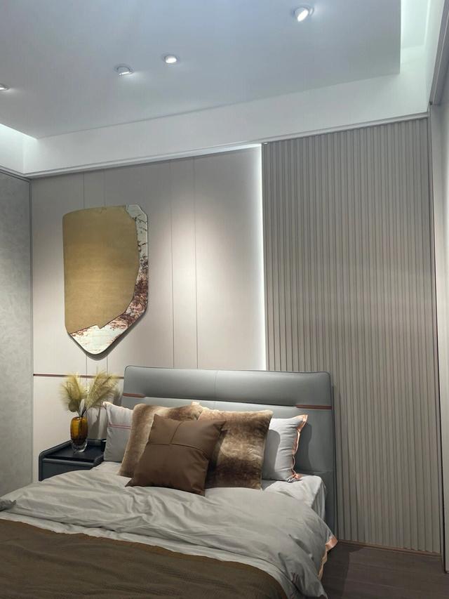 主卧室床頭背景牆簡單設計（27款最流行的卧室床頭背景牆設計分享）16
