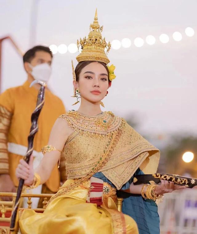 泰國皇後服裝為什麼這麼好看（泰國今年的宋幹女神）9