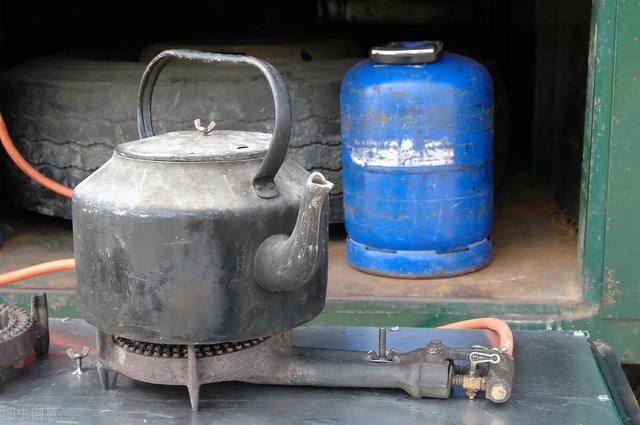 長期喝電熱水壺燒的水好嗎（長期喝電熱水壺燒的水）2