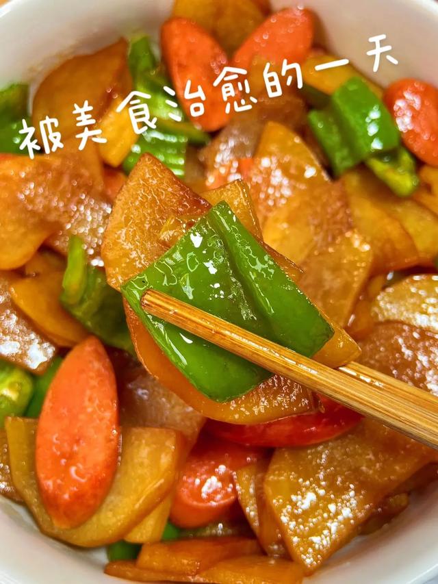 火腿炒土豆片菜譜（經典下飯神器青椒火腿炒土豆片）3