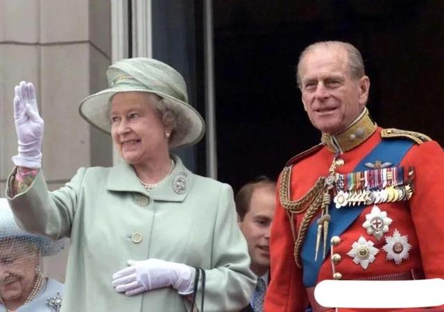 英女王和菲利普親王感情好嗎（英國女王與菲利普親王的74年）1
