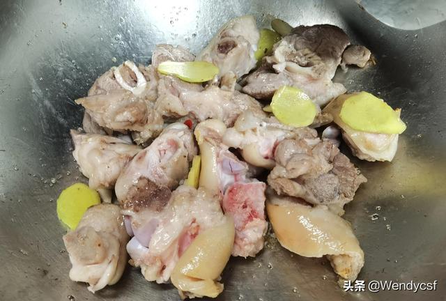 正宗廣東蚝油焖豬手做法（番茄焖豬手不油膩）3
