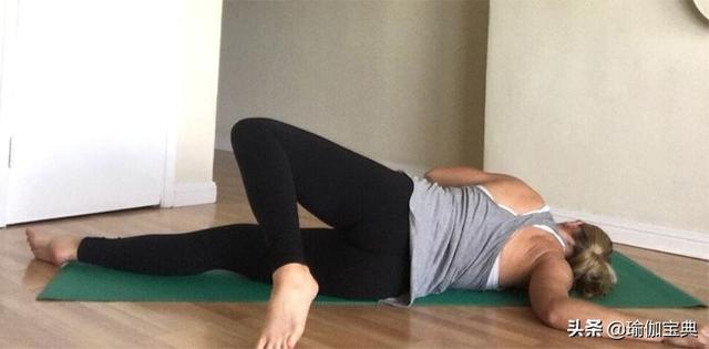 胸部發力的瑜伽動作（7個簡單的瑜伽動作來支撐你的胸部訓練）3