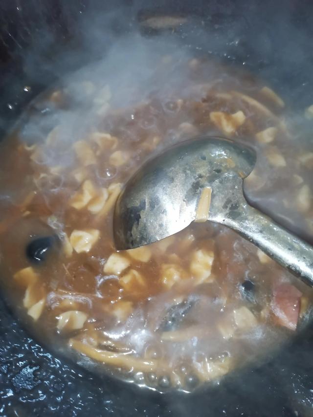 河南胡辣湯是怎麼做出來的（河南傳統美食胡辣湯）1