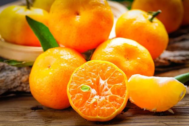 橘子不能與什麼食物同時吃（健康飲食吃完橘子）1