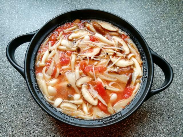 奶白菌菇湯的家常做法（天冷就要多喝湯）12