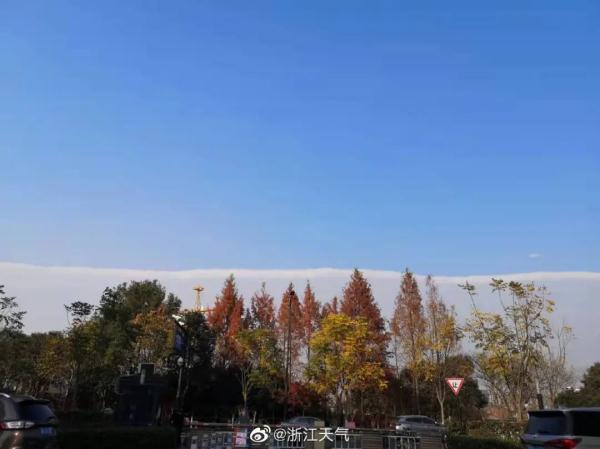 今天的杭州天空（天空被一分為二）2
