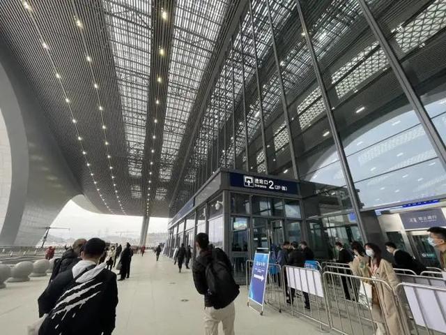 杭台高鐵将正式開通時刻表（杭台高鐵首發列車剛剛抵達杭州）2