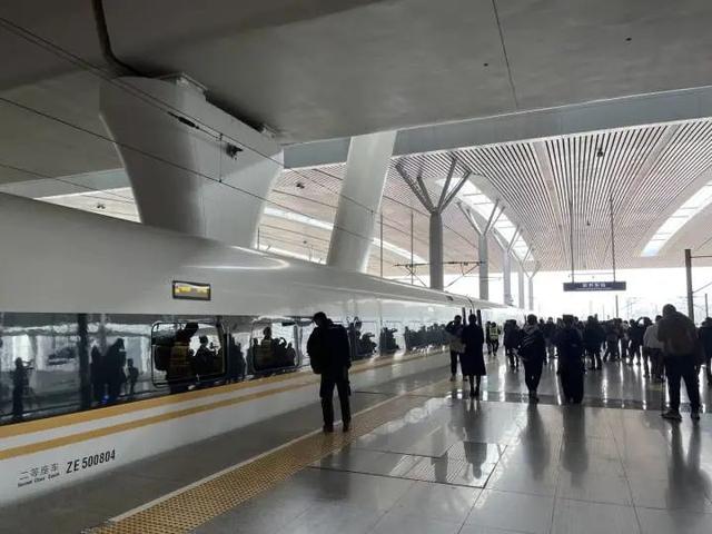 杭台高鐵将正式開通時刻表（杭台高鐵首發列車剛剛抵達杭州）14