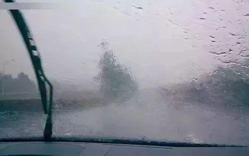 雨天行車駕駛員需要注意一些什麼（這有一份雨天行車攻略請查收）2
