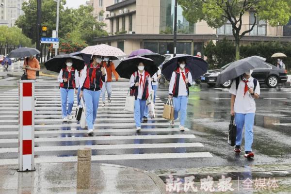 上海初中學生綜合素質評價（上海11萬名初三年級學生重回校園）2