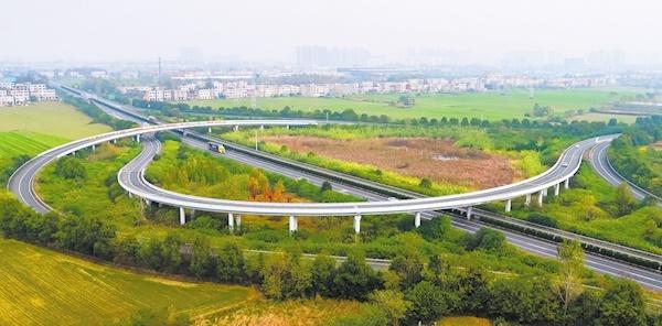 天門市新建的高速公路（建對外交通大走廊）1