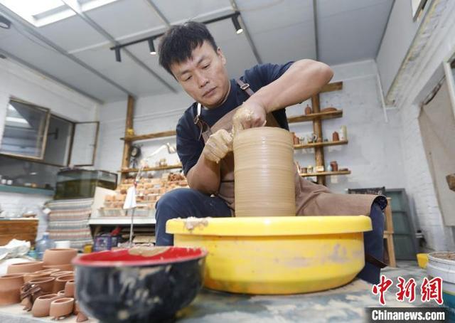 河北省的傳統陶藝（河北80後手藝人用）1